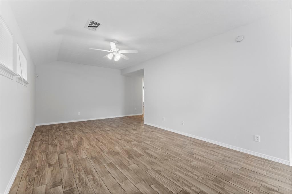 5041 Willow Point Drive, Conroe, Texas image 18