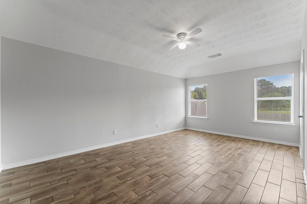 5041 Willow Point Drive, Conroe, Texas image 33