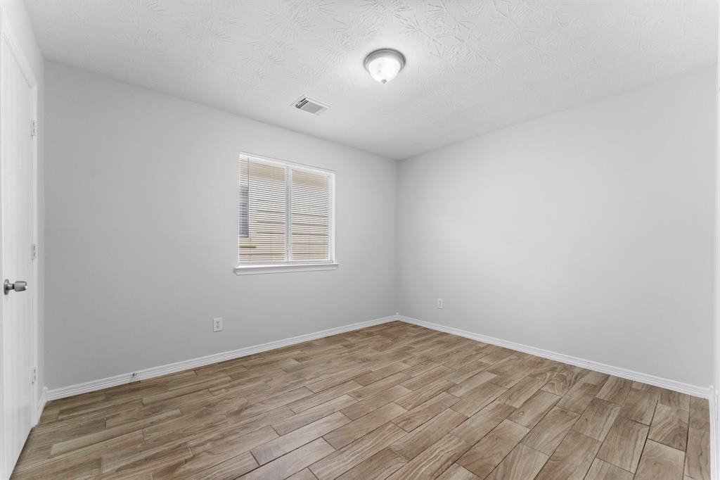 5041 Willow Point Drive, Conroe, Texas image 13