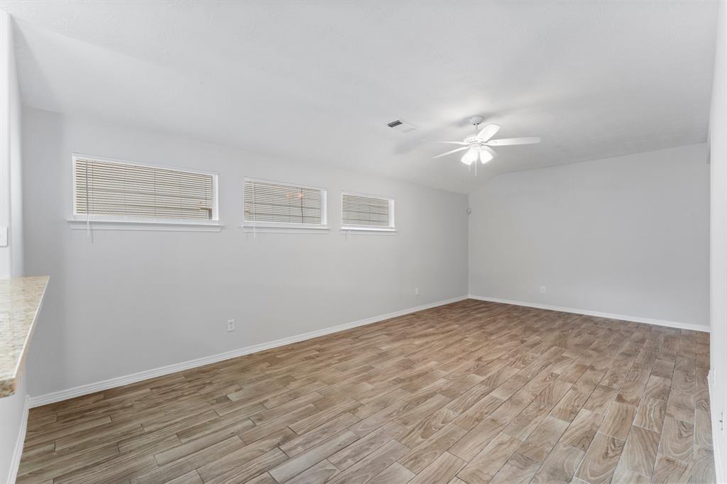 5041 Willow Point Drive, Conroe, Texas image 17