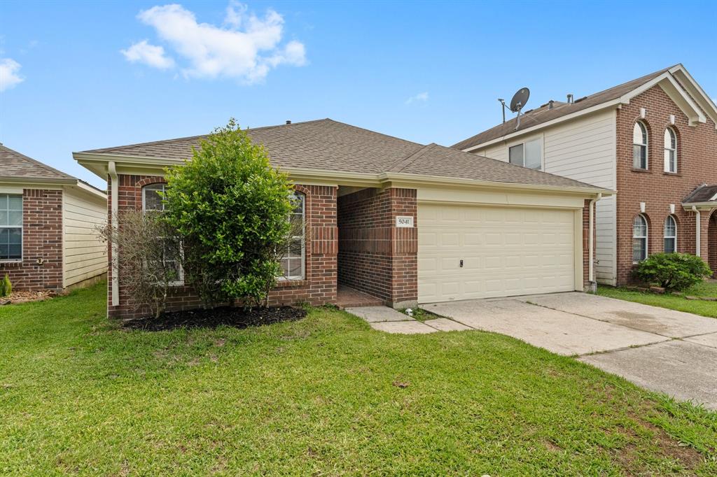 5041 Willow Point Drive, Conroe, Texas image 2