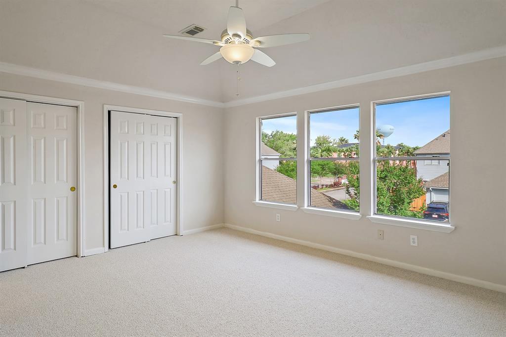 1383 El Camino Village Drive, Webster, Texas image 16