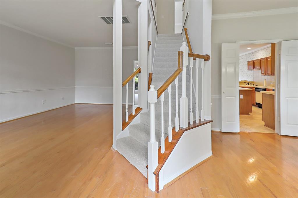 1383 El Camino Village Drive, Webster, Texas image 3
