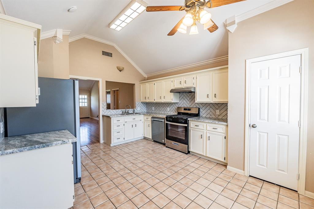 1410 26th Avenue, Texas City, Texas image 8