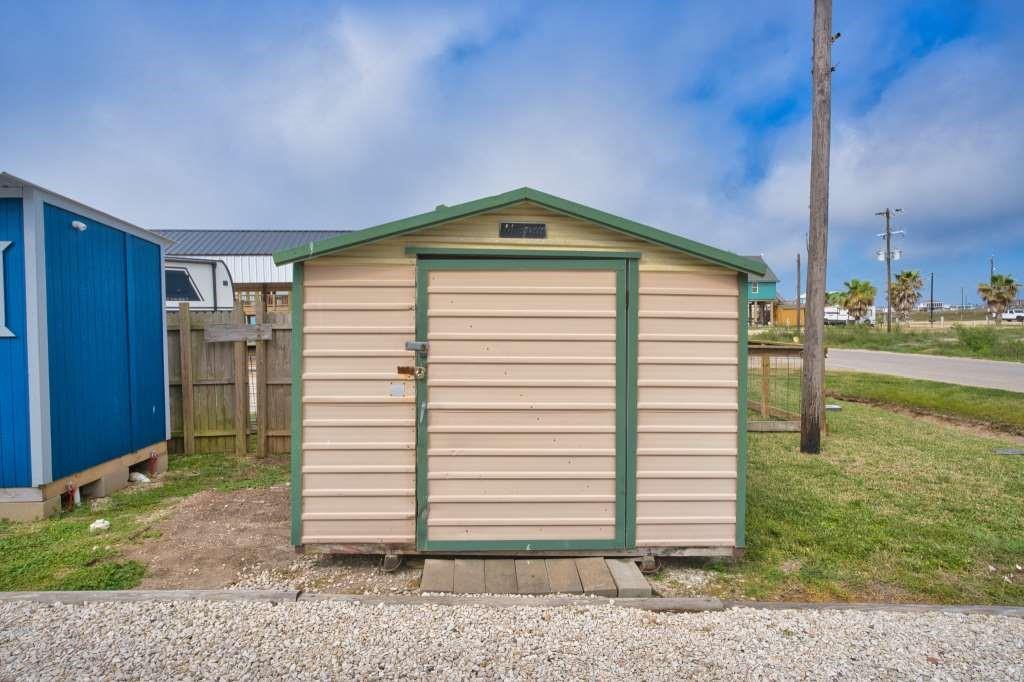 355 County Road 201, Sargent, Texas image 33
