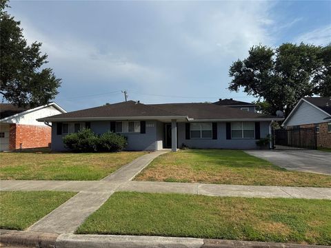 Photo of 5811 Mcknight Street, Houston, TX 77035 (MLS # 36778860)