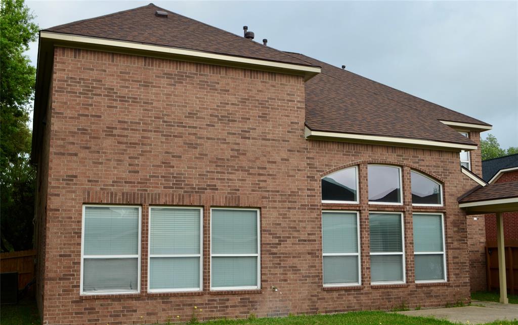 3011 Willow Brook Court, Pearland, Texas image 2