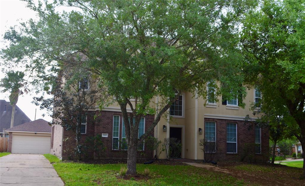 3011 Willow Brook Court, Pearland, Texas image 1