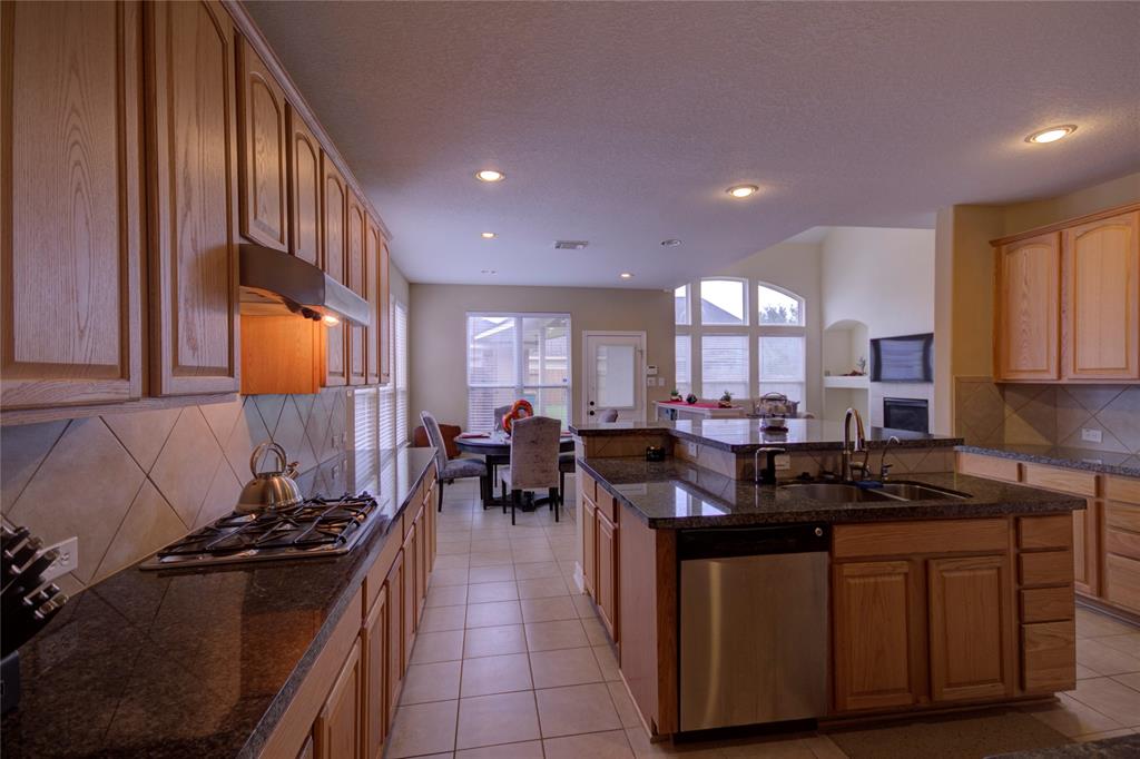 3011 Willow Brook Court, Pearland, Texas image 13