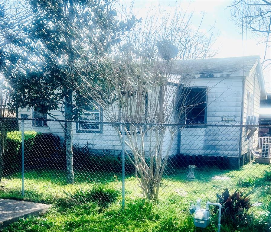 4450 17th Street, Bacliff, Texas image 2