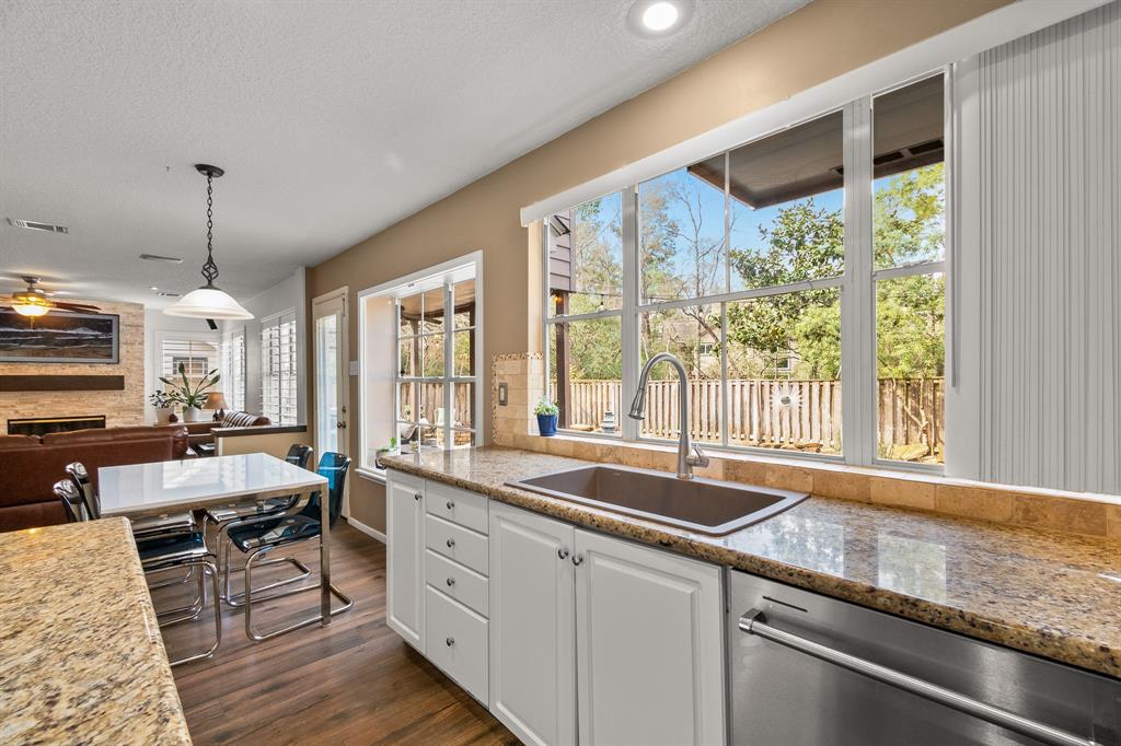 19 Glade Bank Place, The Woodlands, Texas image 9