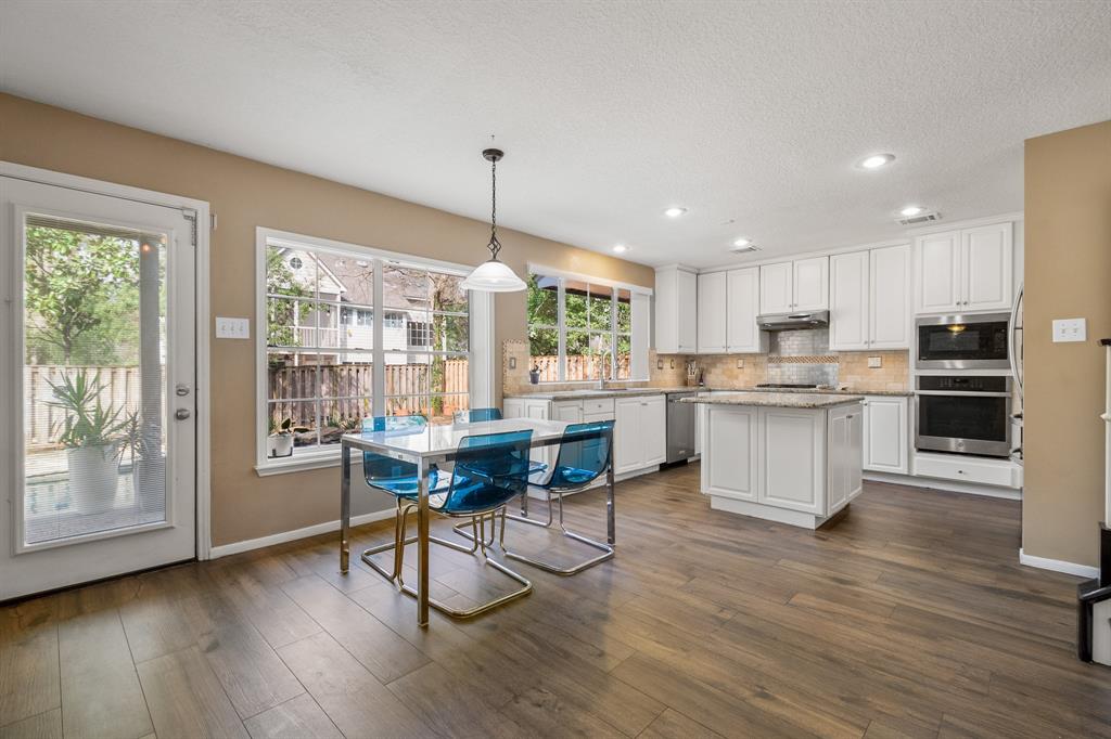19 Glade Bank Place, The Woodlands, Texas image 12