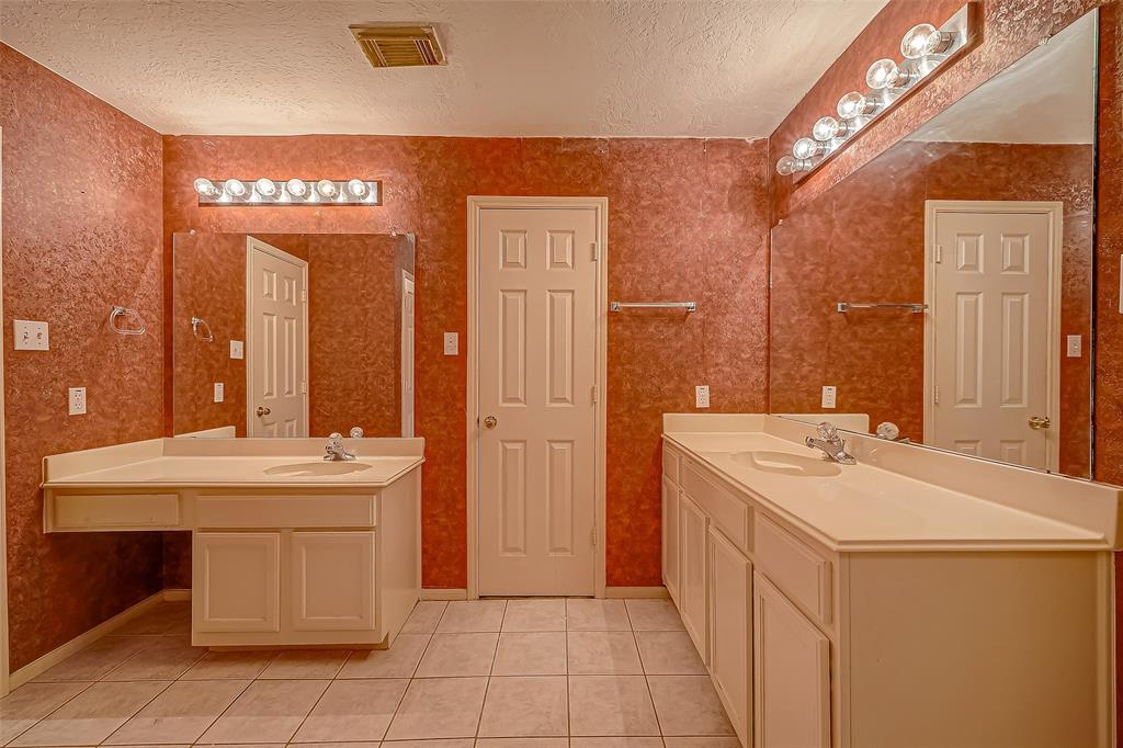 1255 El Camino Village Drive, Webster, Texas image 36