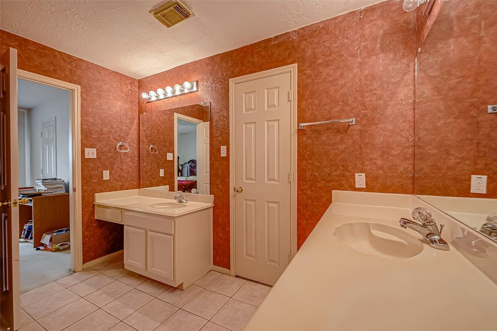 1255 El Camino Village Drive, Webster, Texas image 34