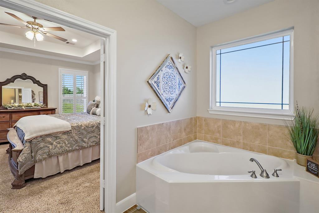4535 Pineloch Bayou Drive, Baytown, Texas image 15