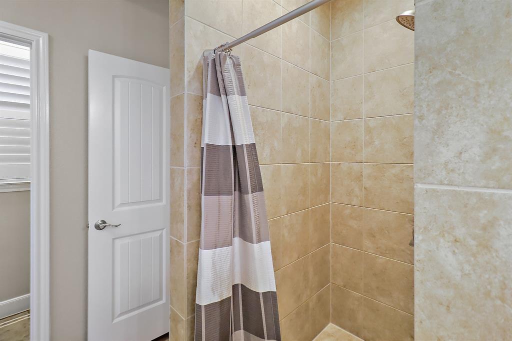4535 Pineloch Bayou Drive, Baytown, Texas image 18