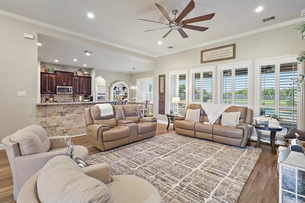 4535 Pineloch Bayou Drive, Baytown, Texas image 7