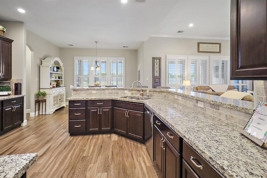 4535 Pineloch Bayou Drive, Baytown, Texas image 9