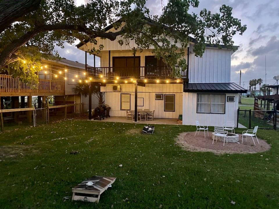 403 W Olive Avenue, Port O Connor, Texas image 1