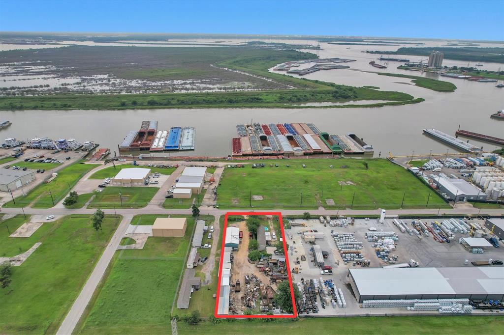 908 Lakeside Drive, Channelview, Texas image 2