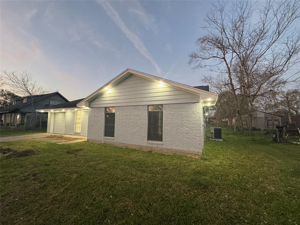 1411 Avenue D, Danbury, Texas image 3