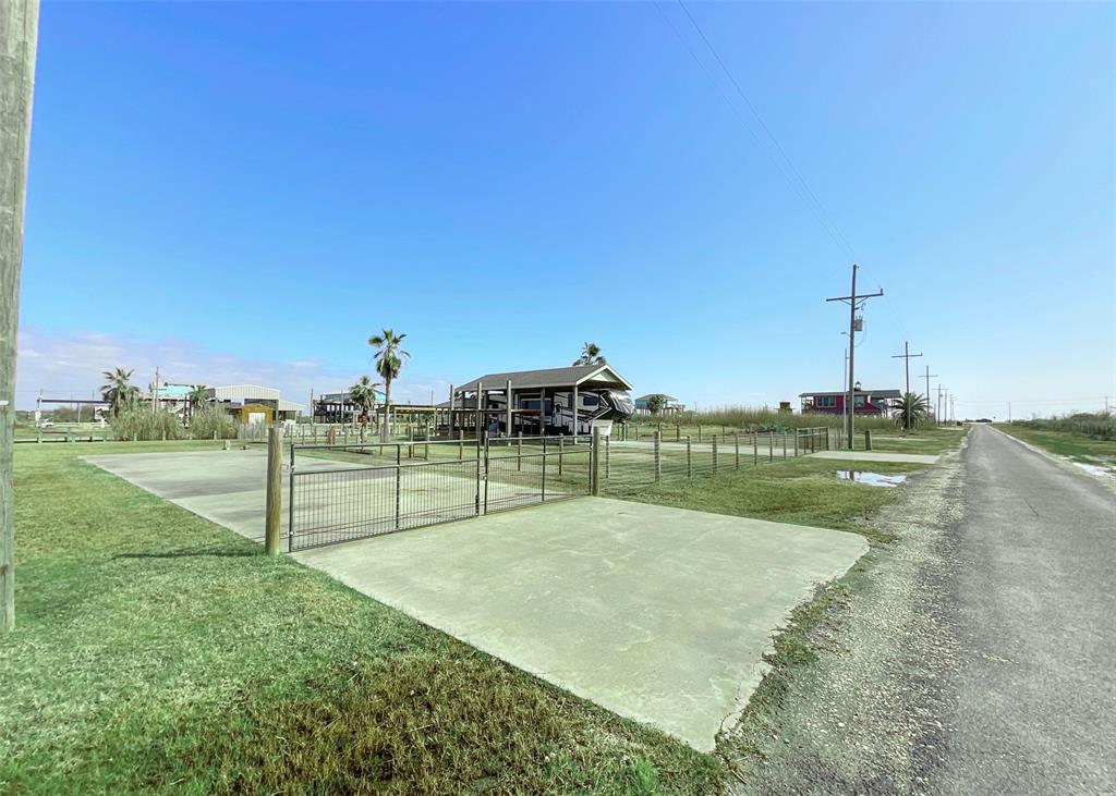 1062 & 1066 Pennington Street, Gilchrist, Texas image 12