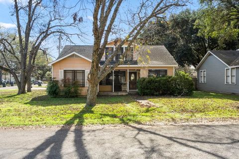 Single Family Residence in Columbus TX 303 Wallace Street.jpg