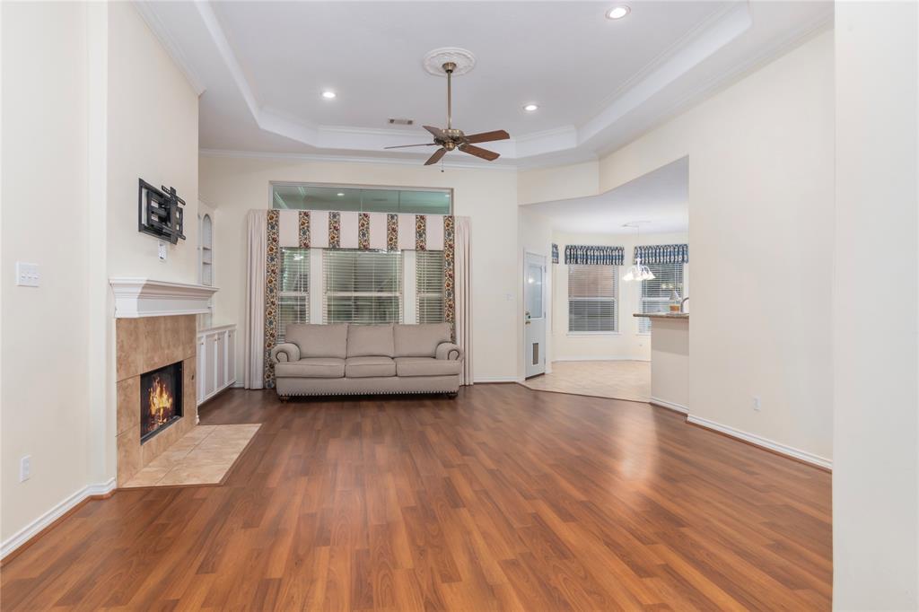 115 April Point Place, Conroe, Texas image 7