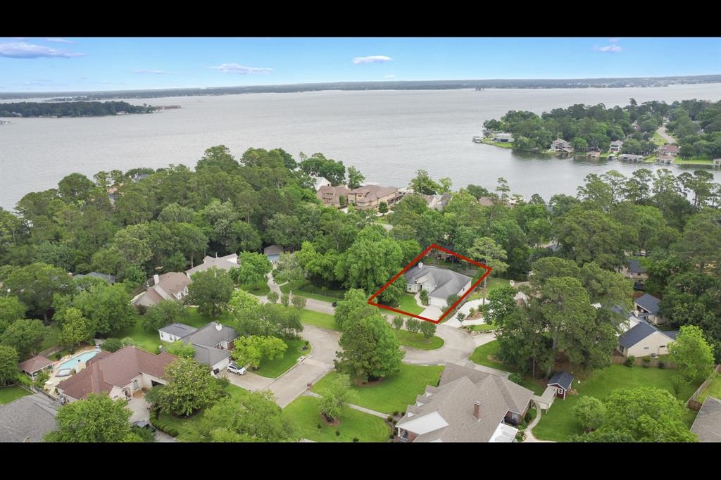115 April Point Place, Conroe, Texas image 2