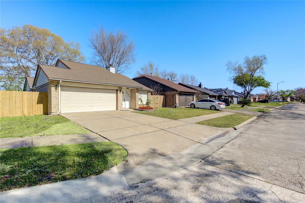 2036 Woodland Hills Drive, Missouri City, Texas image 39