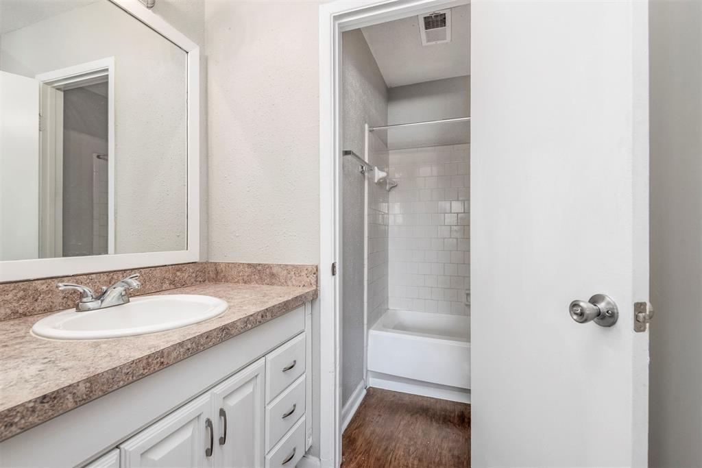 5542 Ambern Drive, Houston, Texas image 16
