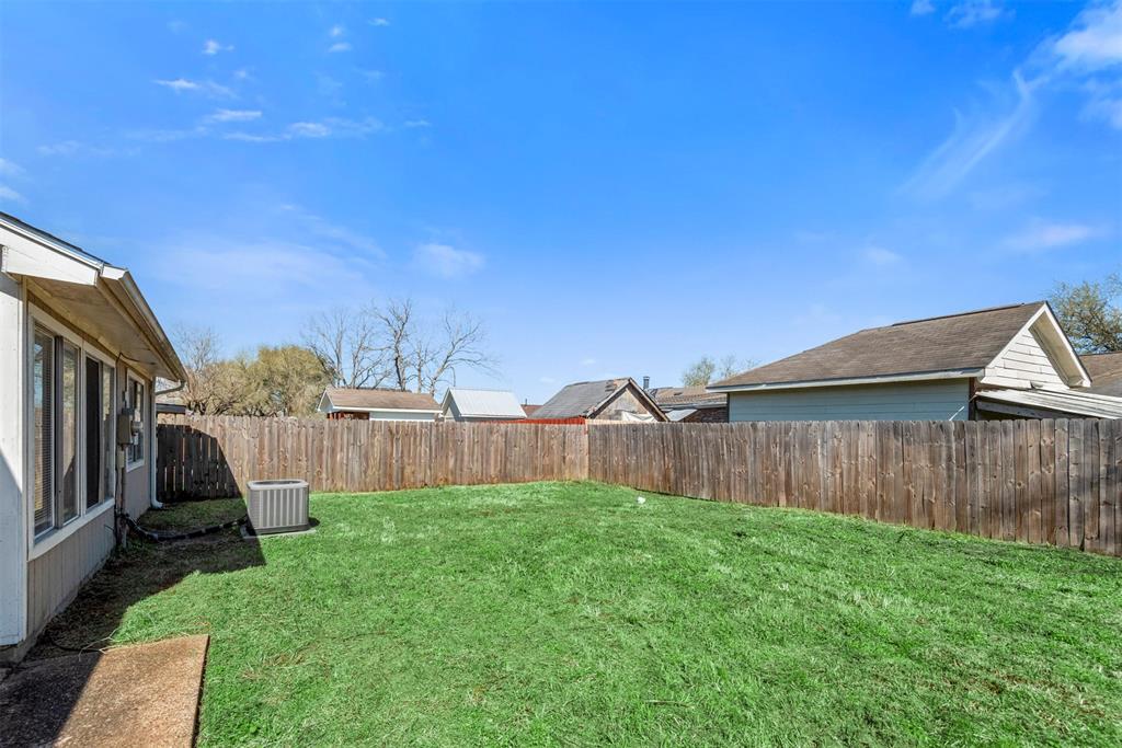 5542 Ambern Drive, Houston, Texas image 25