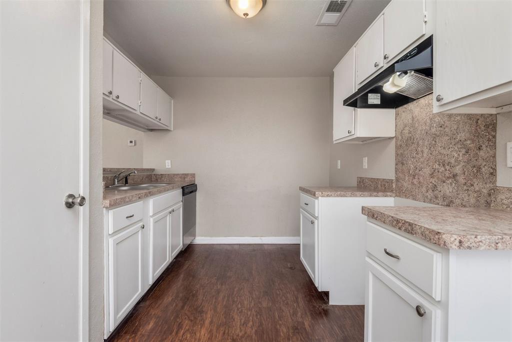 5542 Ambern Drive, Houston, Texas image 10