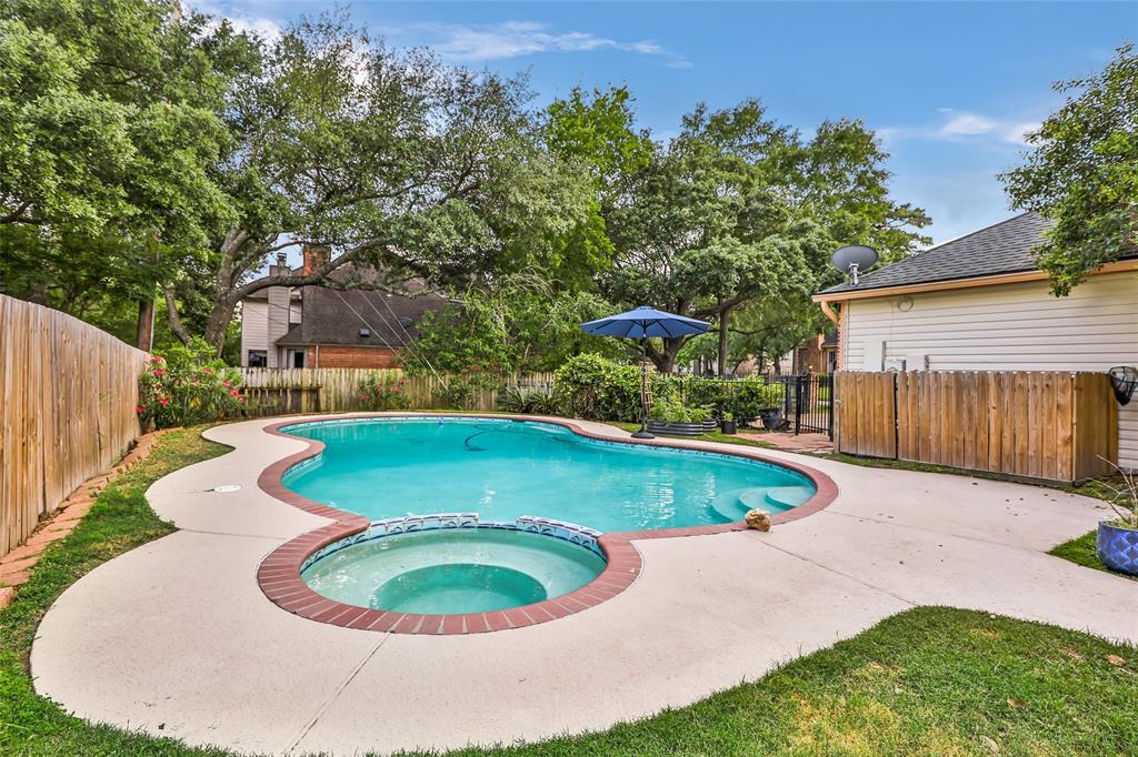 6319 Wimbledon Villas Drive, Spring, Texas image 32