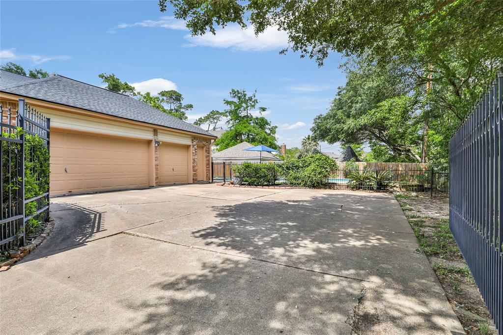 6319 Wimbledon Villas Drive, Spring, Texas image 36