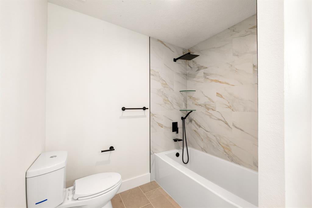 8018 Highmeadow Drive, Houston, Texas image 30