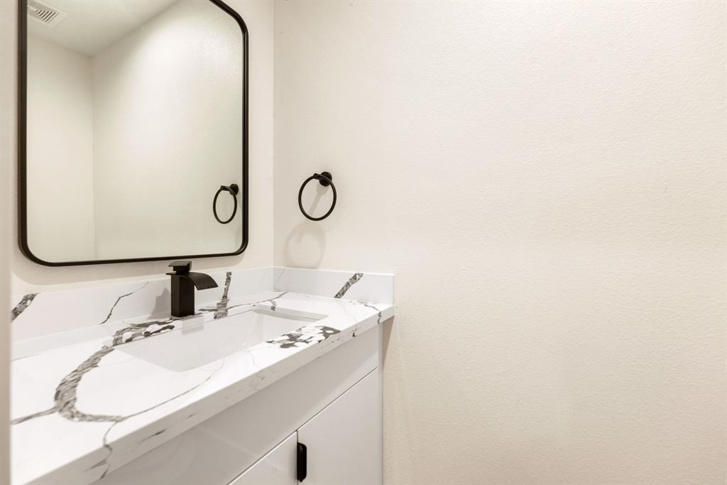 8018 Highmeadow Drive, Houston, Texas image 15