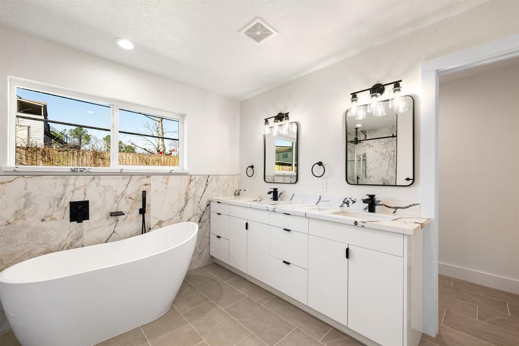 8018 Highmeadow Drive, Houston, Texas image 19