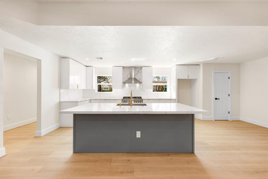 8018 Highmeadow Drive, Houston, Texas image 9
