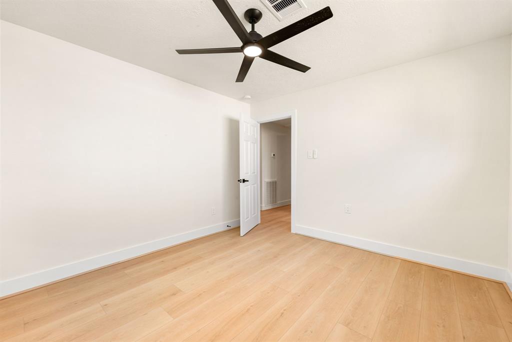 8018 Highmeadow Drive, Houston, Texas image 28