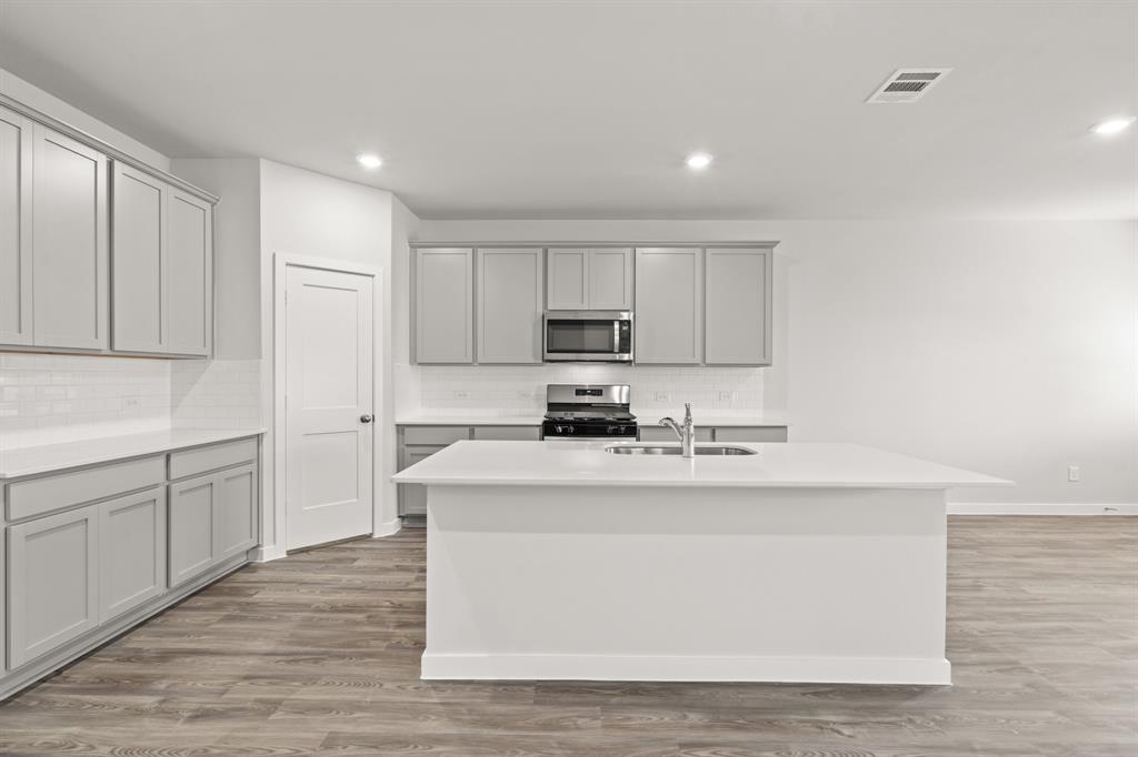 27223 Blue Pool Drive, Katy, Texas image 3
