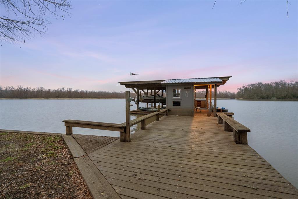 211 W Lakeside Drive, Huntsville, Texas image 1