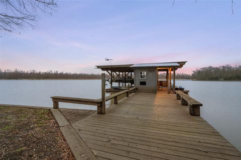 Photo of 211 W Lakeside Drive, Huntsville, TX 77320 (MLS # 10695709)