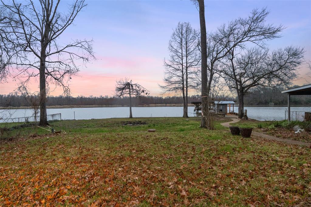 211 W Lakeside Drive, Huntsville, Texas image 16