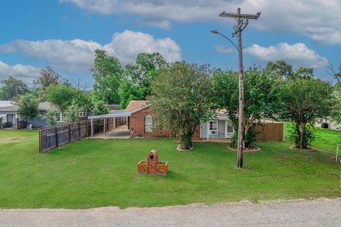 810 Roosevelt Street Sealy TX 77474