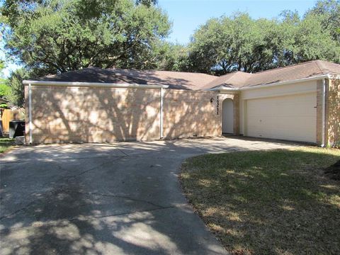 Photo of 16211 Brookvilla Drive, Houston, TX 77059 (MLS # 97155714)