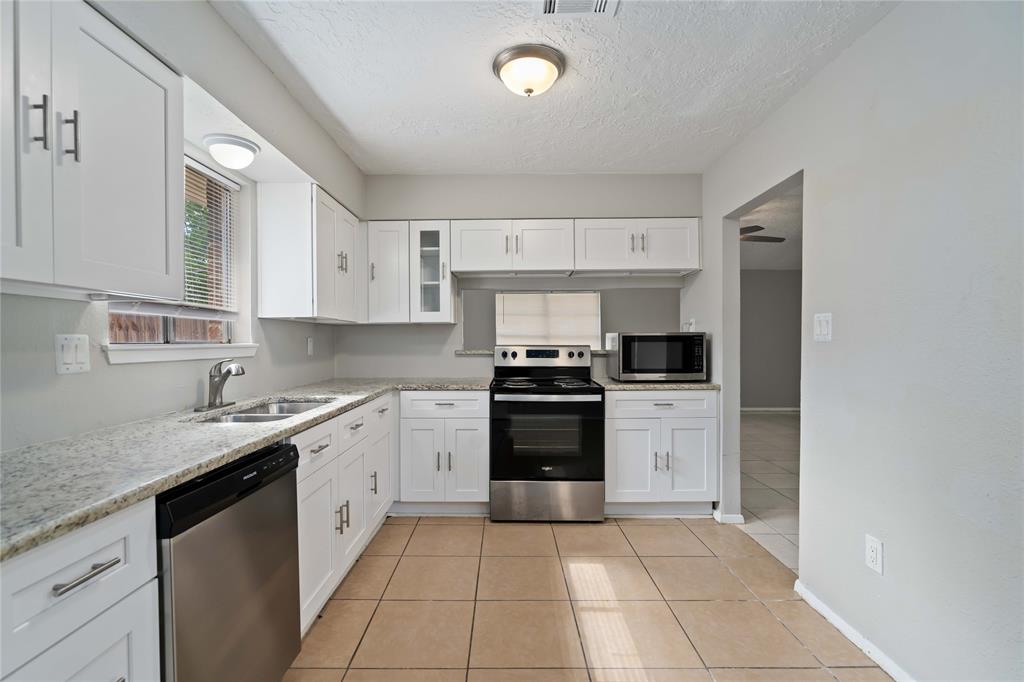 5707 Sunnygate Drive, Spring, Texas image 10