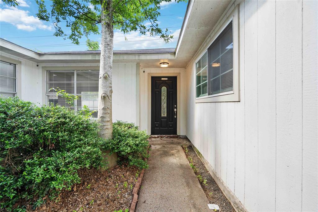5707 Sunnygate Drive, Spring, Texas image 3