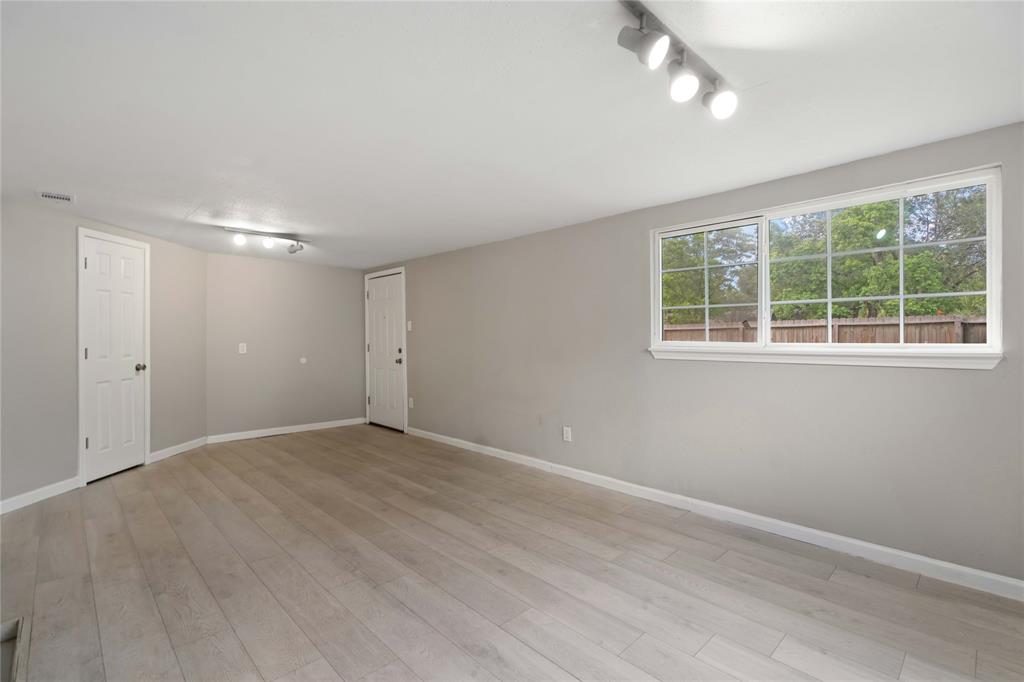 5707 Sunnygate Drive, Spring, Texas image 7