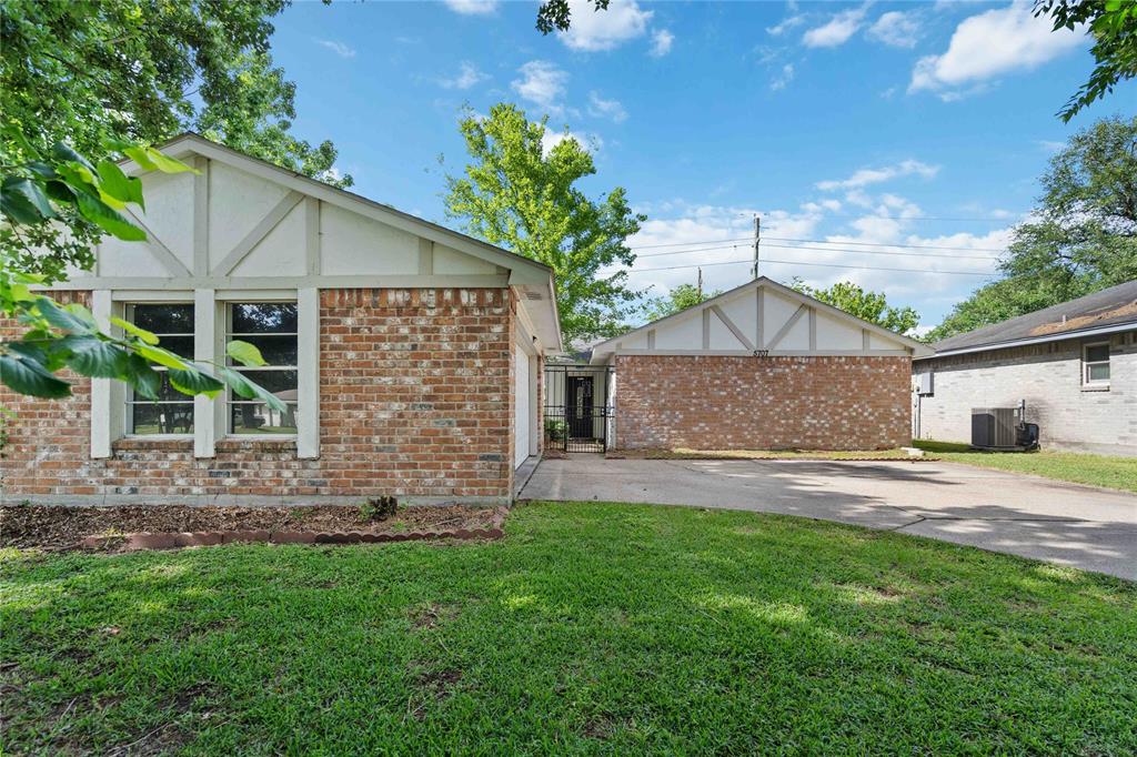 5707 Sunnygate Drive, Spring, Texas image 1
